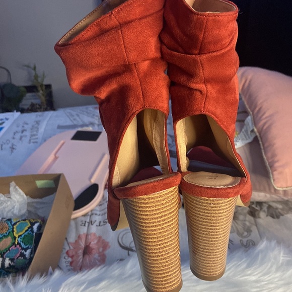 Gently worn !! Size 10 Peep toe boot! - Picture 3 of 4